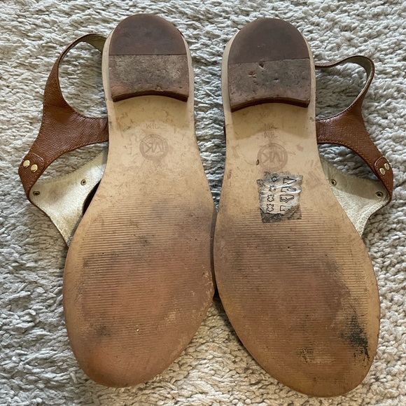 Michael Kors 7.5 sandal. - Picture 2 of 2